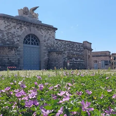 La Casa Colorata - Close To The Port And Ferries