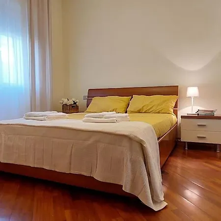 Apartment La Casa Colorata - Close To The Port And Ferries