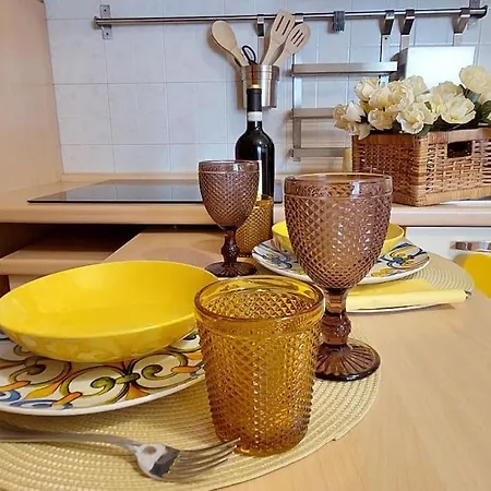 La Casa Colorata - Close To The Port And Ferries Apartment Livorno