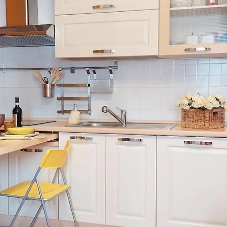 La Casa Colorata - Close To The Port And Ferries Apartment *