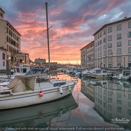 La Casa Colorata - Close To The Port And Ferries Livorno