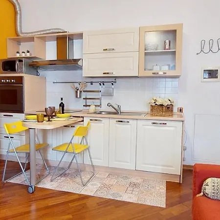 Apartment La Casa Colorata - Close To The Port And Ferries *