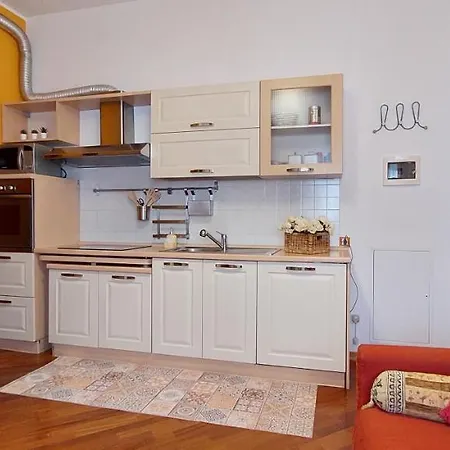 La Casa Colorata - Close To The Port And Ferries Livorno