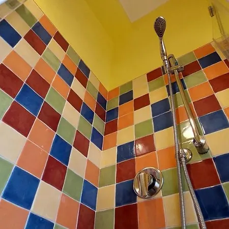 La Casa Colorata - Close To The Port And Ferries *